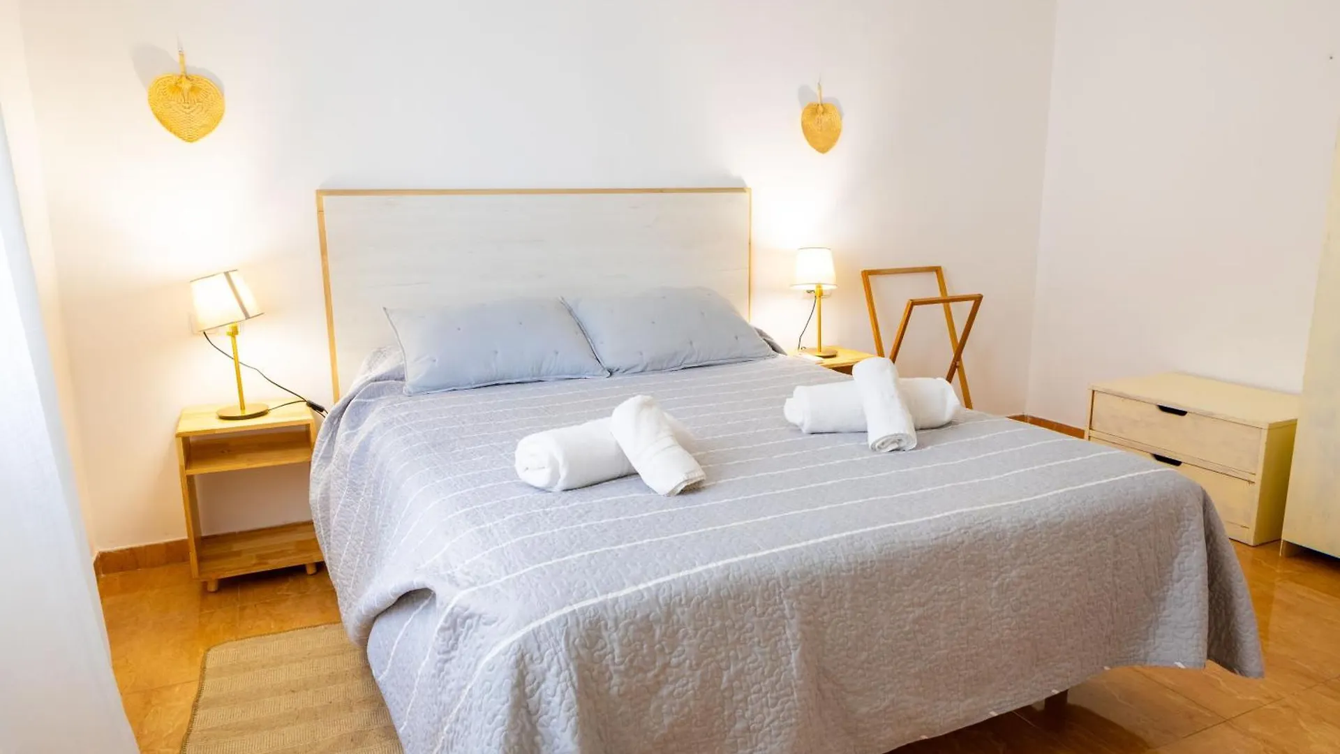 Casa Magnifica A Pocos Metros De La Playa Con A/C ile iletişim